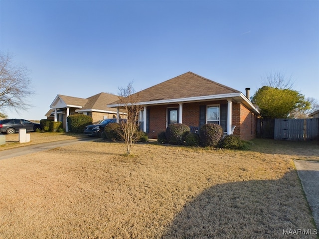 view of front facade with a front yard