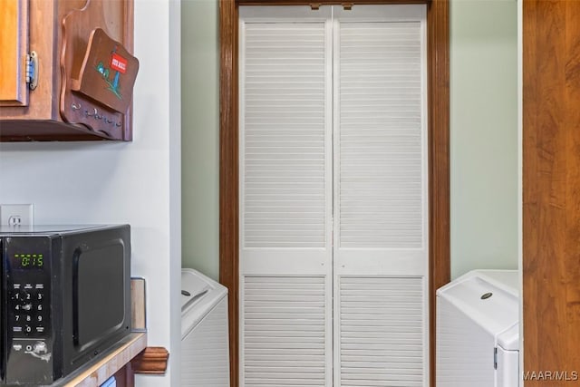 laundry area featuring cabinets and washer and clothes dryer