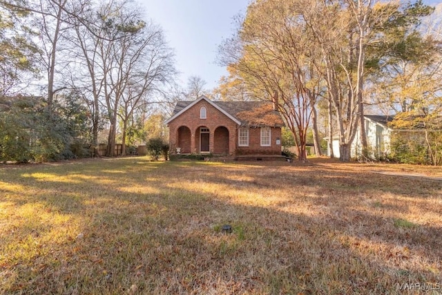 view of front of property with a front yard