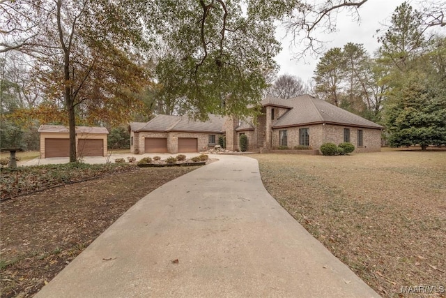 view of front of property featuring an outbuilding and a front lawn