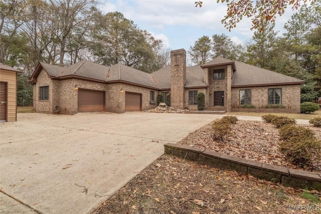 view of front facade featuring a garage