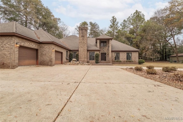 view of front facade with a garage