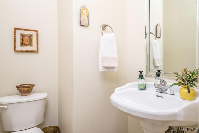 bathroom featuring toilet and sink