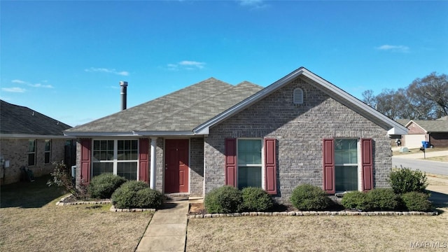 view of front facade with a front yard