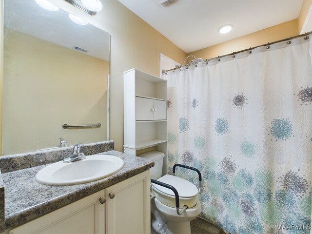 bathroom featuring a shower with curtain, vanity, and toilet