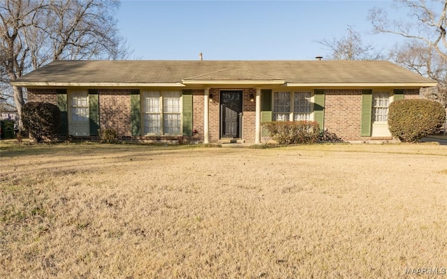 ranch-style home with a front lawn