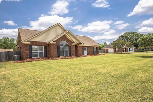 view of front of house featuring a front lawn