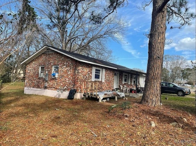 view of front of house with a front yard