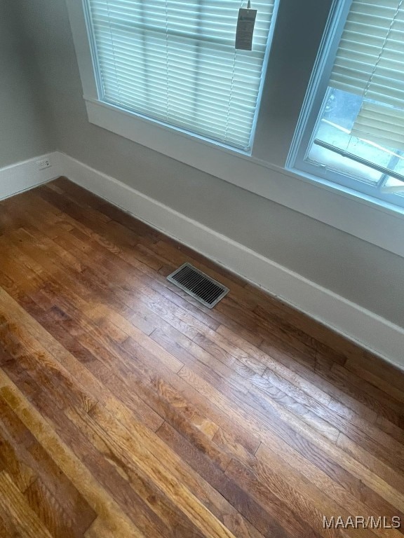 details featuring hardwood / wood-style flooring