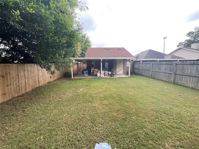 view of yard featuring a patio area