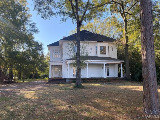 view of front of home with a front yard