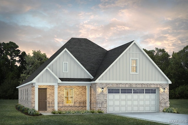 view of front facade featuring a yard and a garage