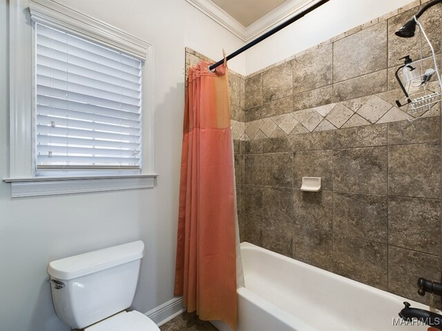 8513 Rockbridge Cir, Montgomery, AL 36116 - full bathroom featuring shower / bath combo with shower curtain, toilet, ornamental molding, and baseboards