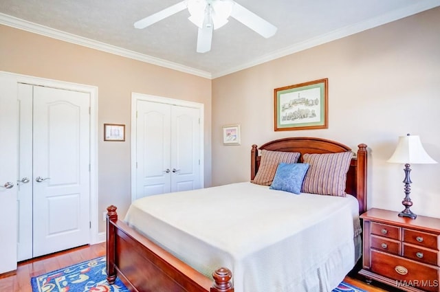 bedroom with ceiling fan, crown molding, and light hardwood / wood-style flooring