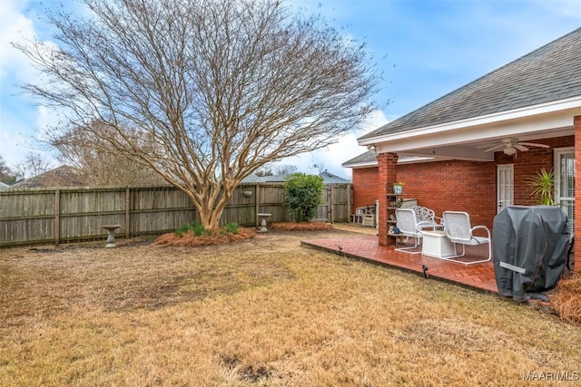 view of yard with a patio area and ceiling fan