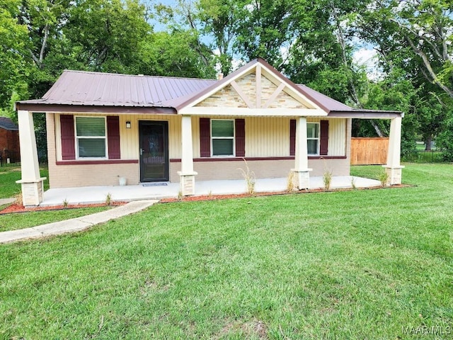 view of front of house featuring a porch and a front yard