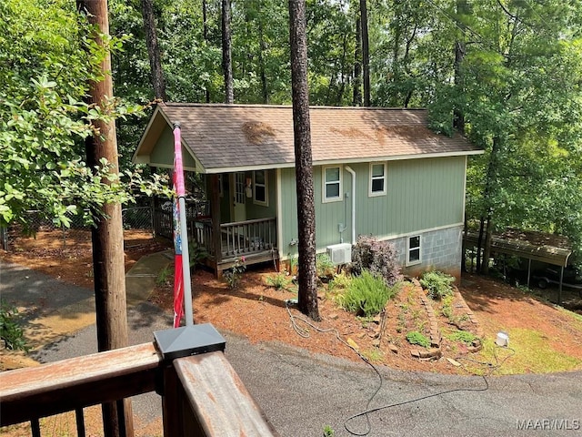 view of front of home with covered porch