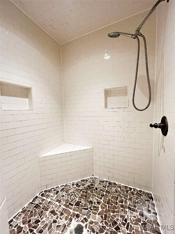 bathroom featuring a tile shower