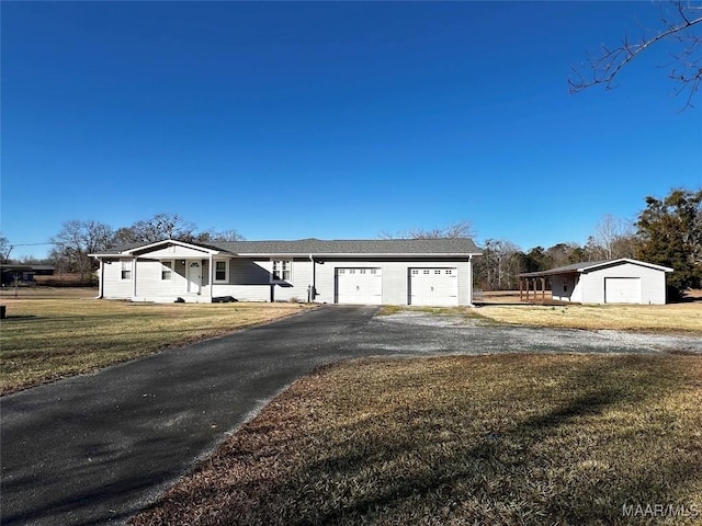 ranch-style house featuring a front lawn and a garage