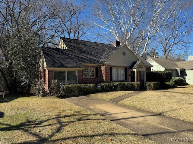 view of front of house with a front yard