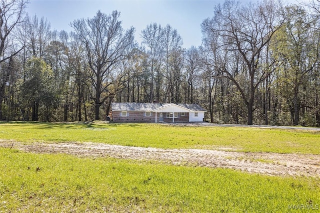 ranch-style house featuring a front lawn