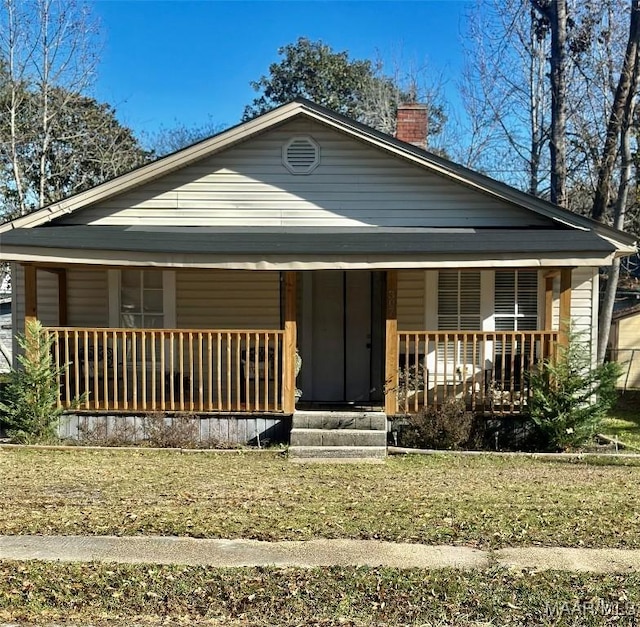 view of front of home featuring a front yard and a porch