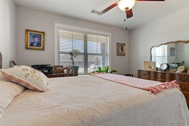 bedroom with ceiling fan