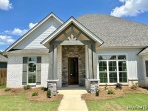 view of front of house with a front yard