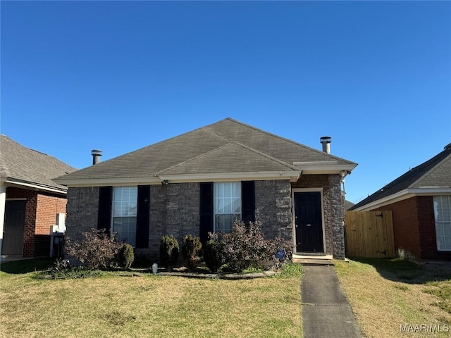 view of front facade featuring a front yard