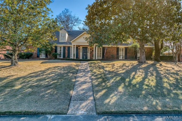 view of front of house featuring a front yard