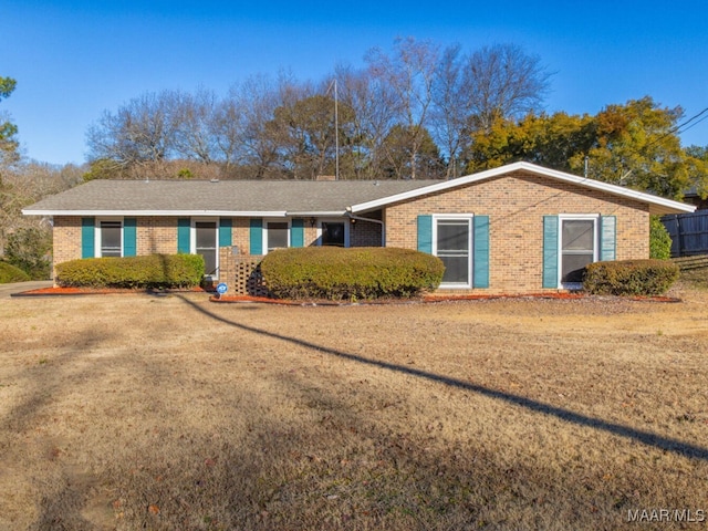 single story home with a front yard