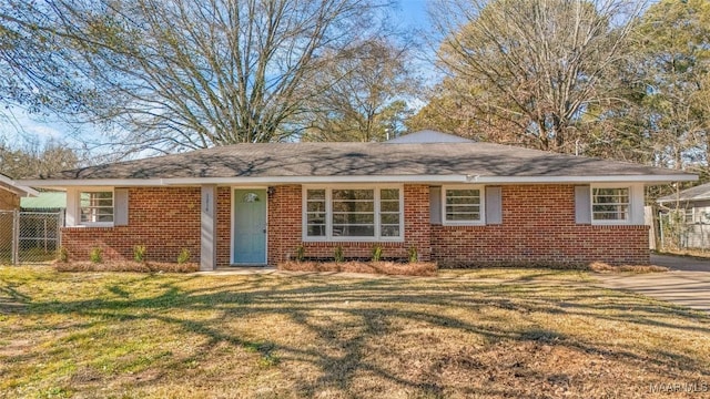 single story home featuring a front yard