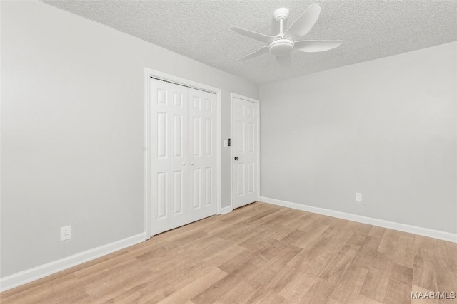 unfurnished bedroom with a textured ceiling, ceiling fan, and light hardwood / wood-style flooring