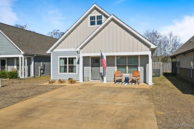 view of front of house featuring covered porch