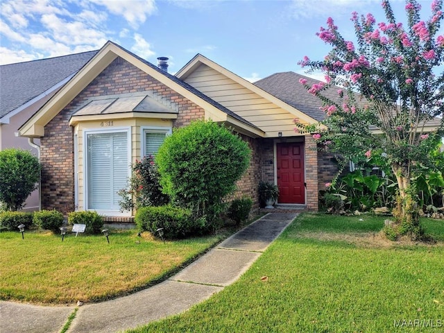 view of front of house with a front lawn