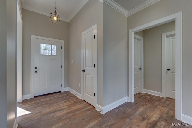 foyer entrance featuring crown molding and dark hardwood / wood-style flooring