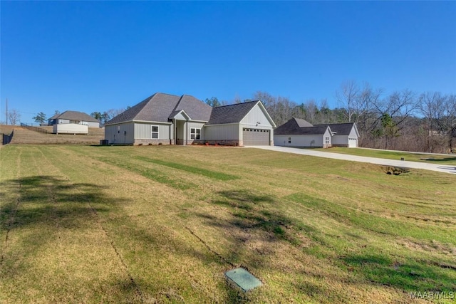 view of yard with a garage