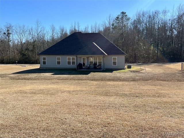 view of front of house featuring a front lawn and covered porch