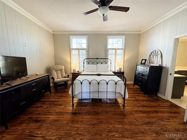 bedroom featuring ceiling fan, dark hardwood / wood-style floors, and crown molding