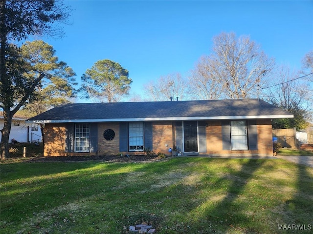 single story home with a front lawn