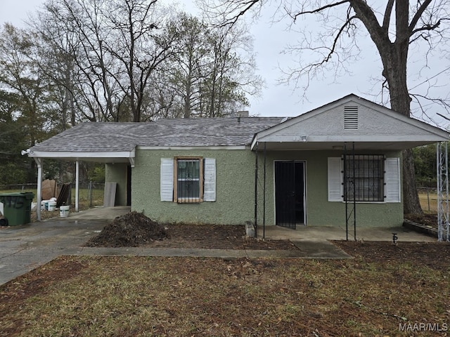 view of front facade with a carport