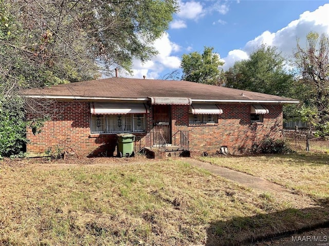 single story home with a front yard