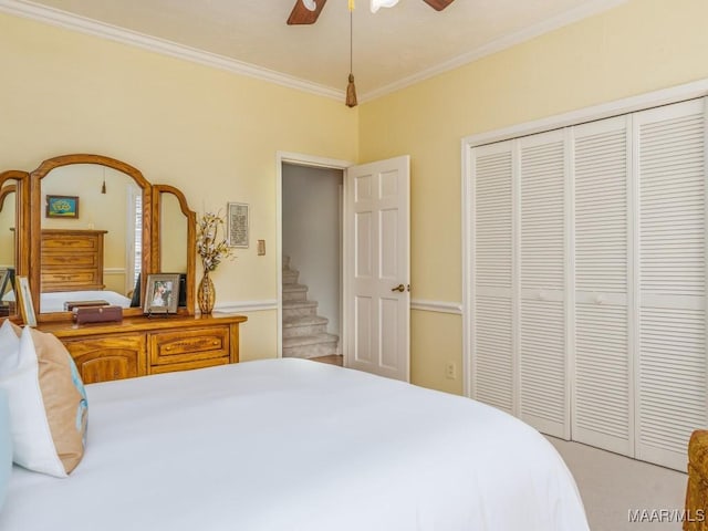 bedroom with crown molding, a closet, and ceiling fan