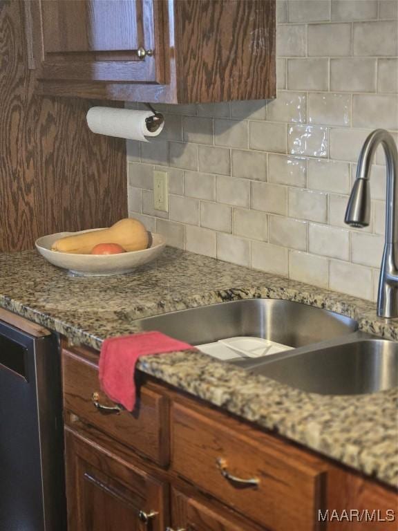 3601 Richardson Rd S, Hope Hull, AL 36043 - kitchen with backsplash and light stone counters