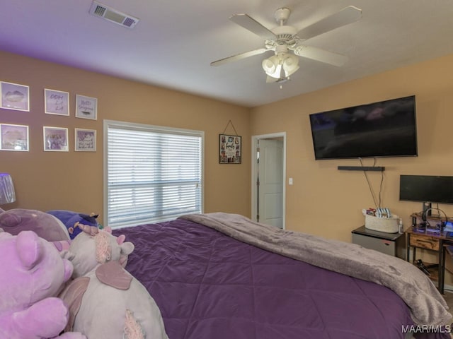 bedroom with ceiling fan