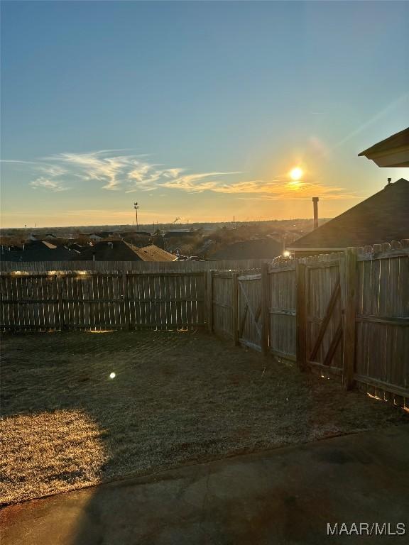 view of yard at dusk