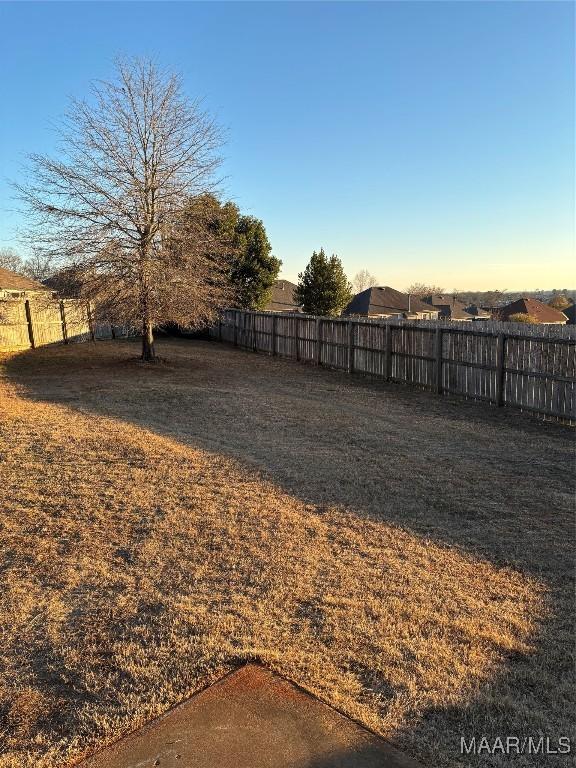 view of yard at dusk