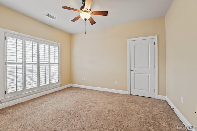 carpeted empty room featuring ceiling fan