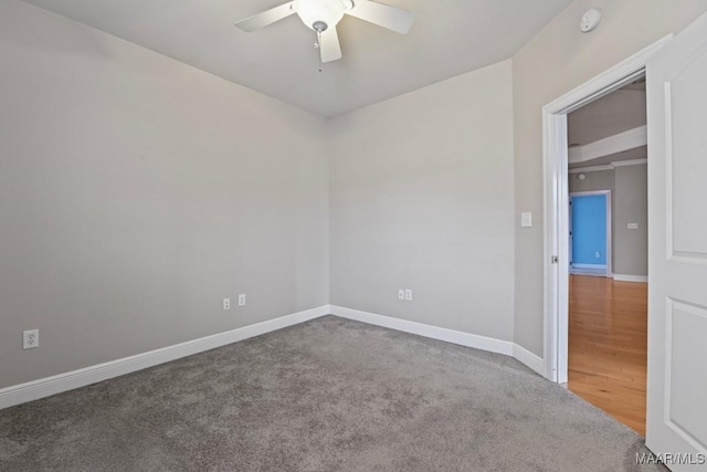 carpeted empty room featuring ceiling fan