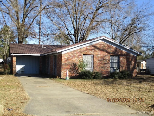 single story home with a carport